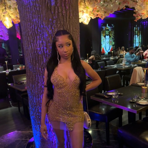 Gold algist dress in a size 0-2 - Picture 5 of 5